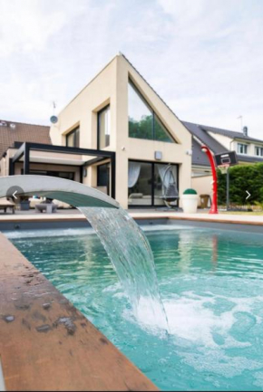 Villa avec piscine 35 min de Paris